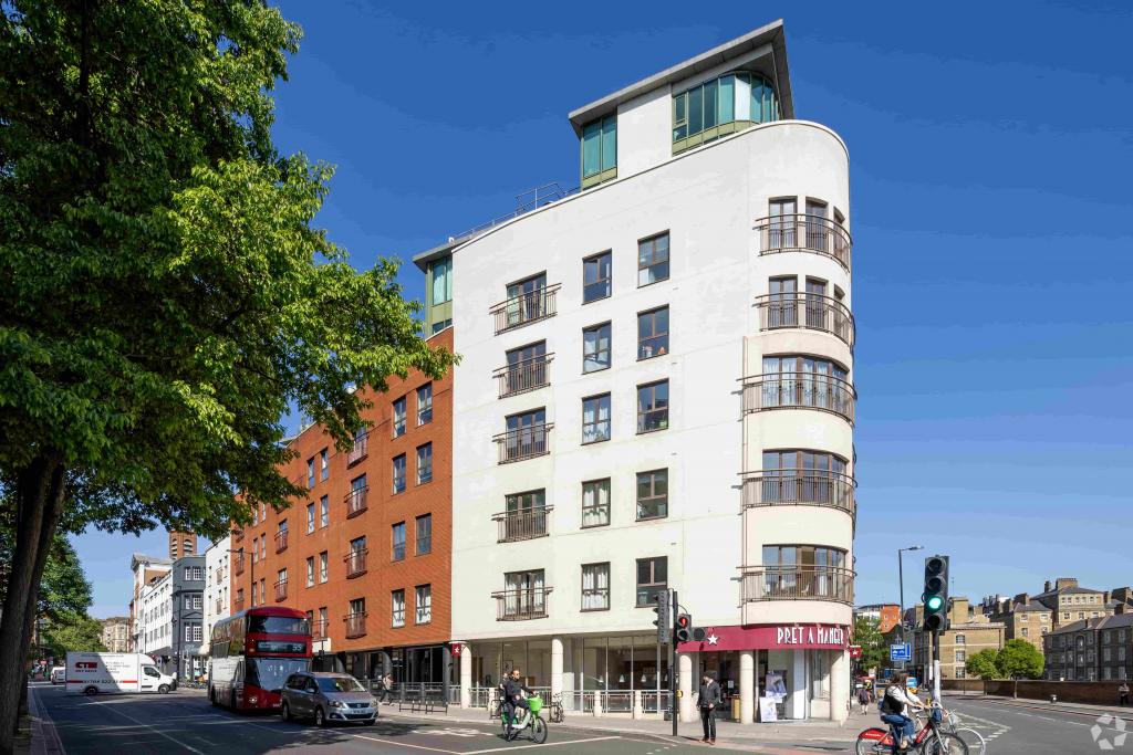 122 Clerkenwell Rd – Shopfront Retail/Residential Unit for Lease – Farringdon, London EC1R 5DL