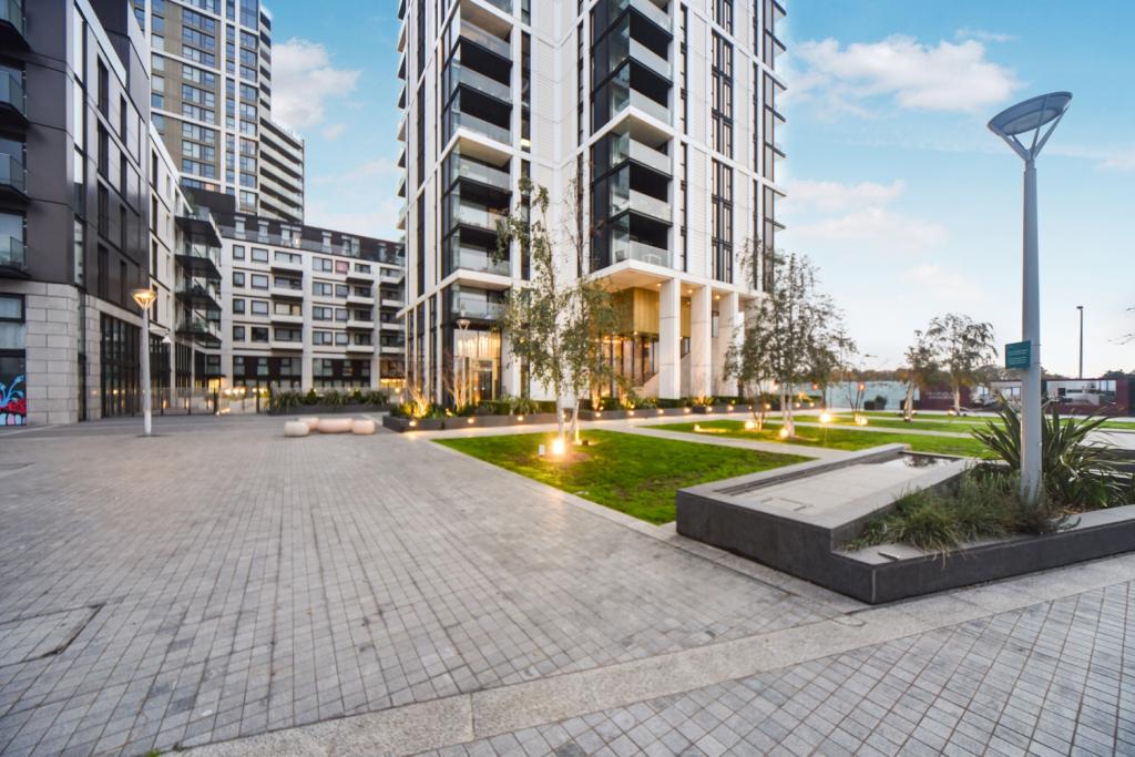 Peninsula Gardens, Chandlers Avenue, Greenwich, London SE10 – Studio Apartment for Sale