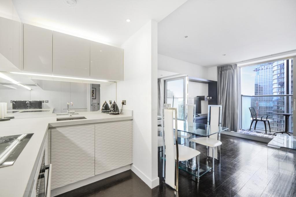Pan Peninsula Square, Canary Wharf, London E14 – 1 Bedroom Apartment for Sale