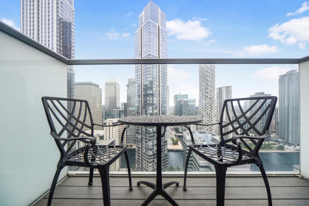 Pan Peninsula Square, Canary Wharf, London E14 – 1 Bedroom Apartment for Sale