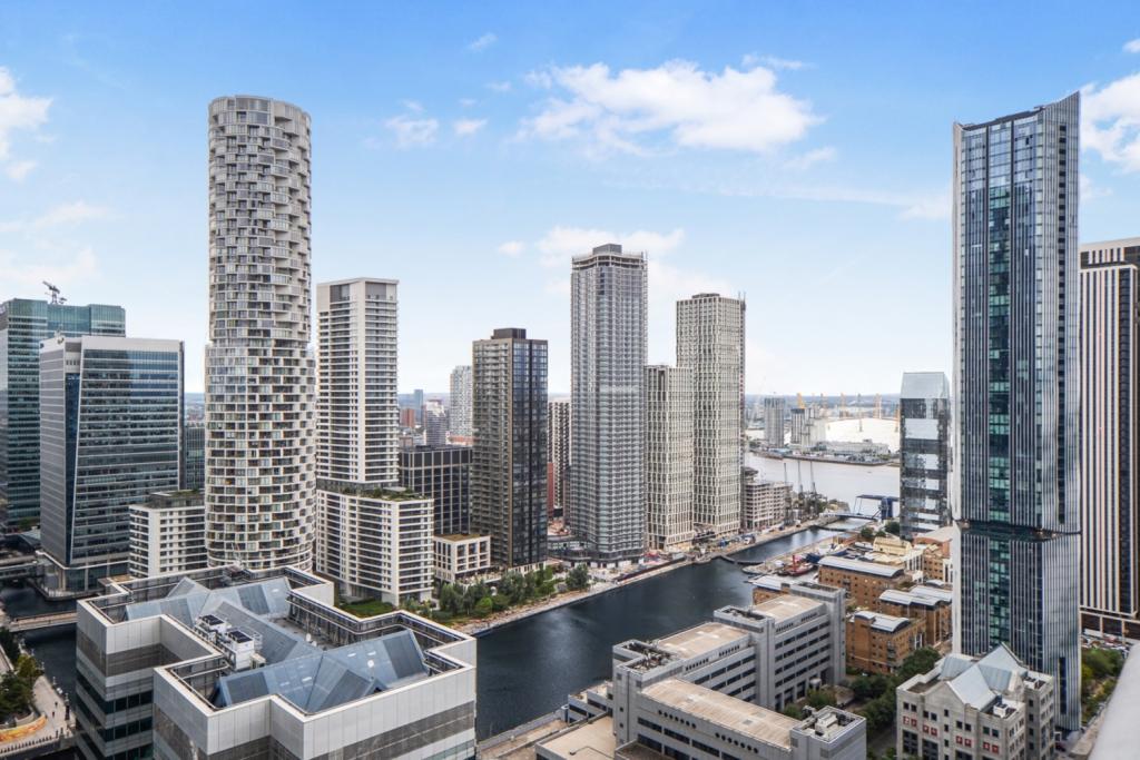 Pan Peninsula Square, Canary Wharf, London E14 – 1 Bedroom Apartment for Sale