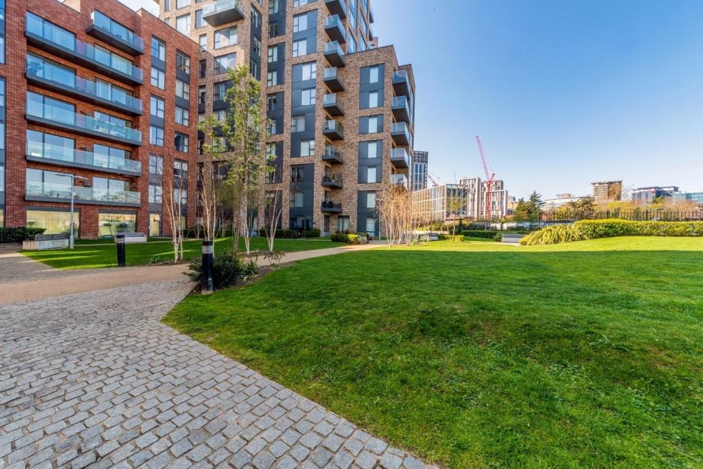 Cherry Orchard Road, Croydon, London CR0 – 1 Bedroom Apartment for Sale