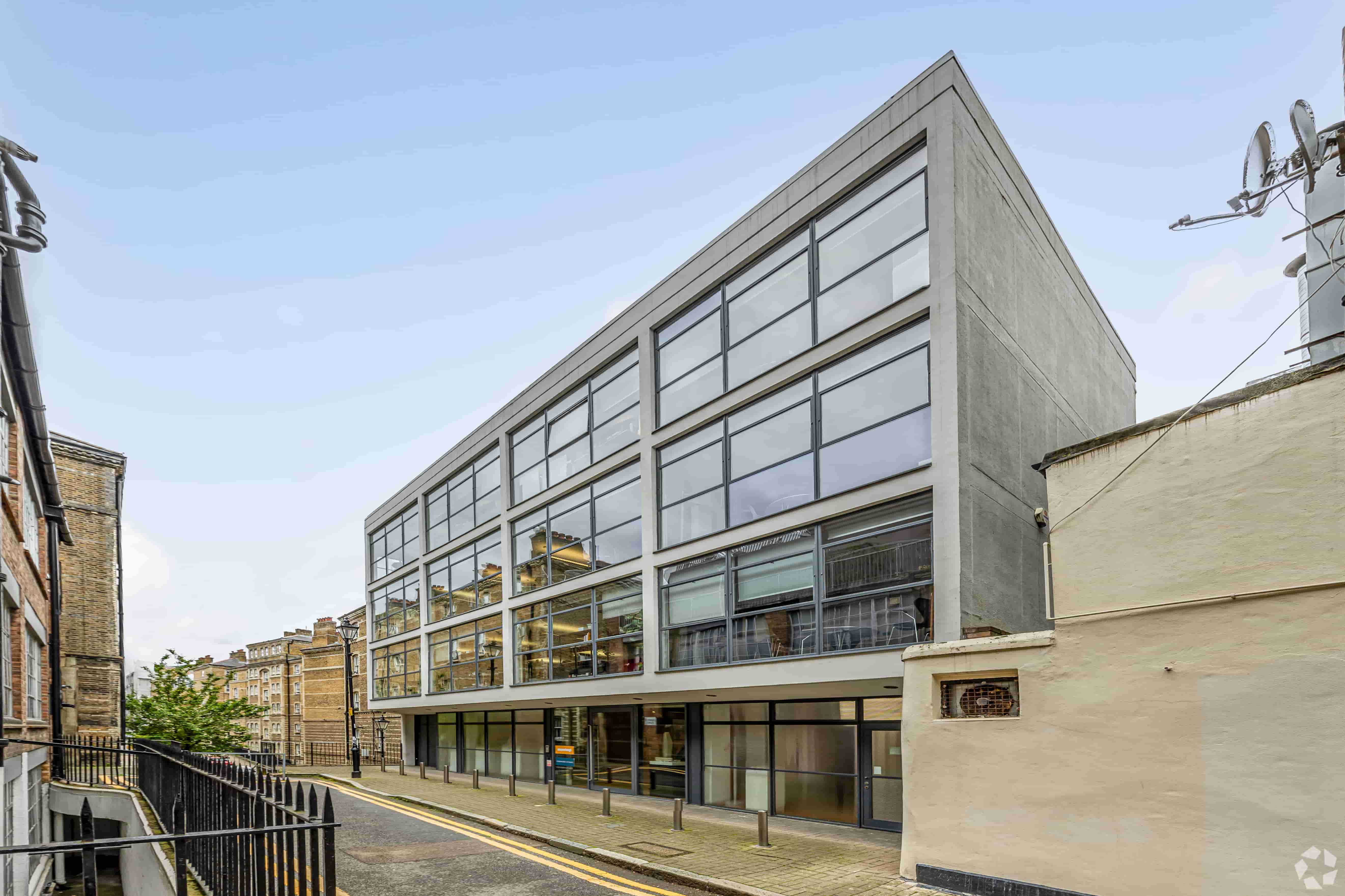5-8 Roberts Pl – Office Space for Lease – 1,113 sq ft – Clerkenwell Submarket