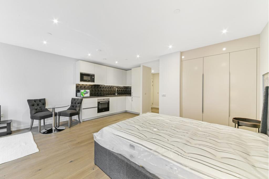 Deacon Street – Studio Apartment for Sale – £435,000 Guide Price
