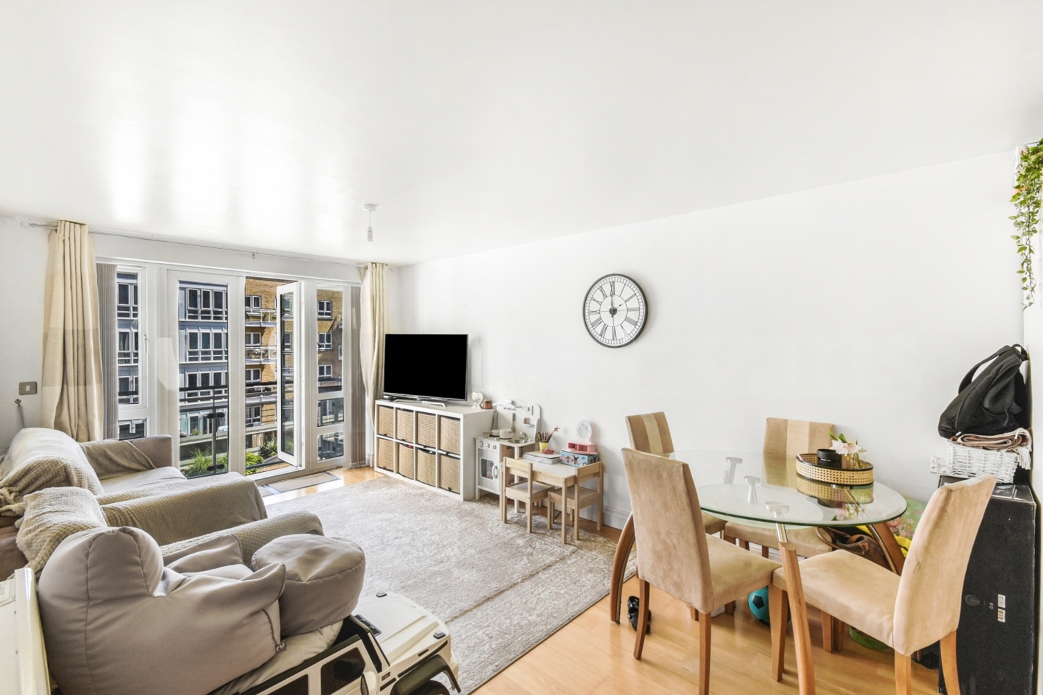 St. Davids Square – 1 Bedroom Apartment for Sale – £375,000 Guide Price – Isle of Dogs