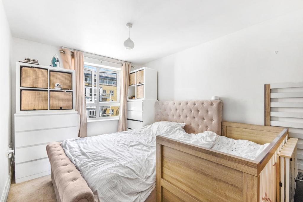 St. Davids Square – 1 Bedroom Apartment for Sale – £375,000 Guide Price – Isle of Dogs