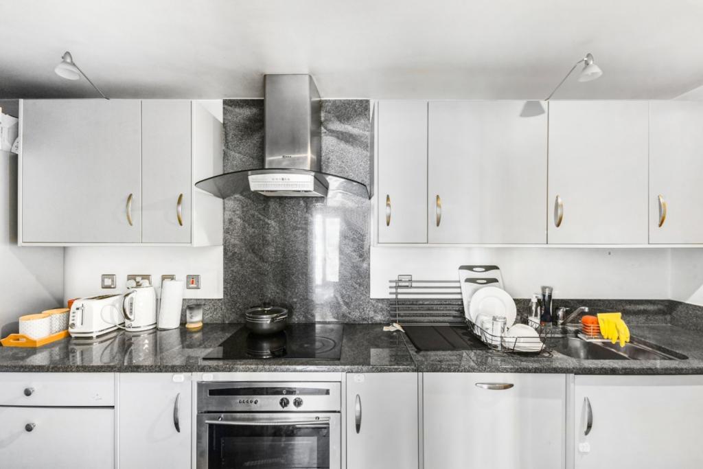 St. Davids Square – 1 Bedroom Apartment for Sale – £375,000 Guide Price – Isle of Dogs