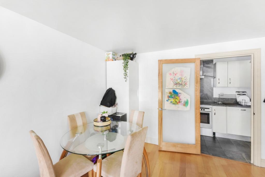 St. Davids Square – 1 Bedroom Apartment for Sale – £375,000 Guide Price – Isle of Dogs