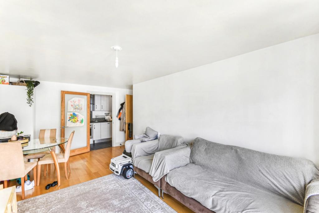 St. Davids Square – 1 Bedroom Apartment for Sale – £375,000 Guide Price – Isle of Dogs