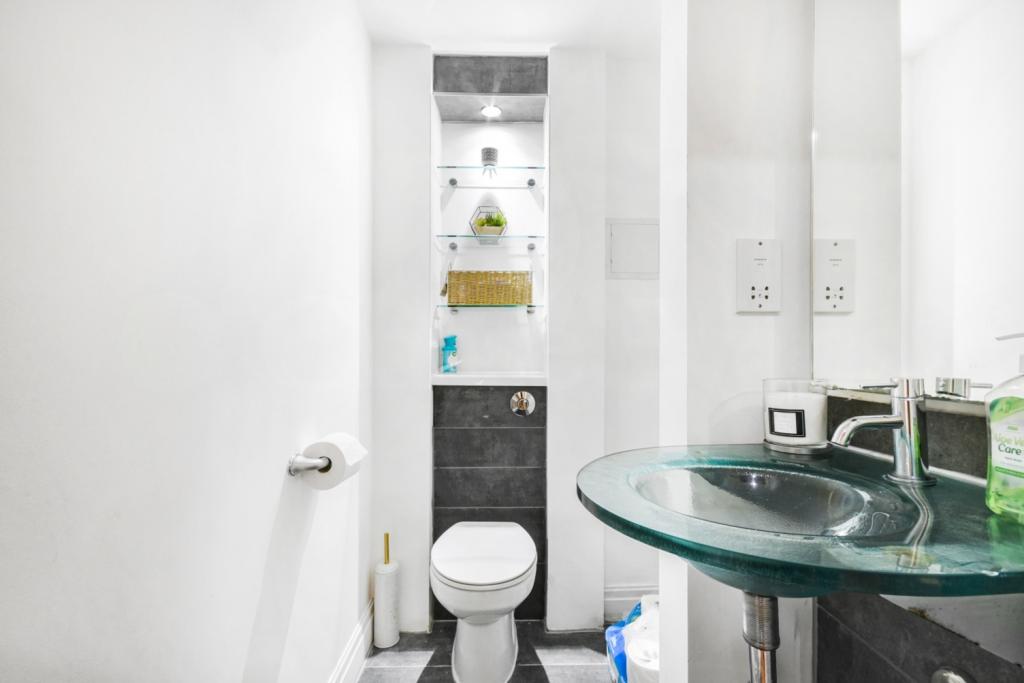 St. Davids Square – 1 Bedroom Apartment for Sale – £375,000 Guide Price – Isle of Dogs