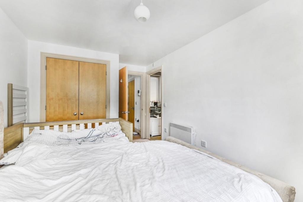 St. Davids Square – 1 Bedroom Apartment for Sale – £375,000 Guide Price – Isle of Dogs