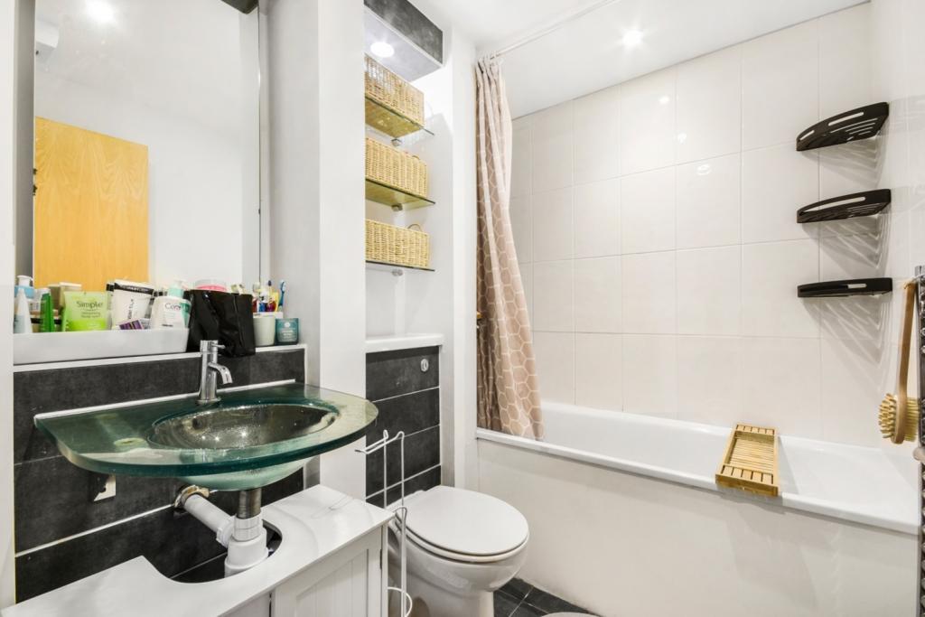 St. Davids Square – 1 Bedroom Apartment for Sale – £375,000 Guide Price – Isle of Dogs