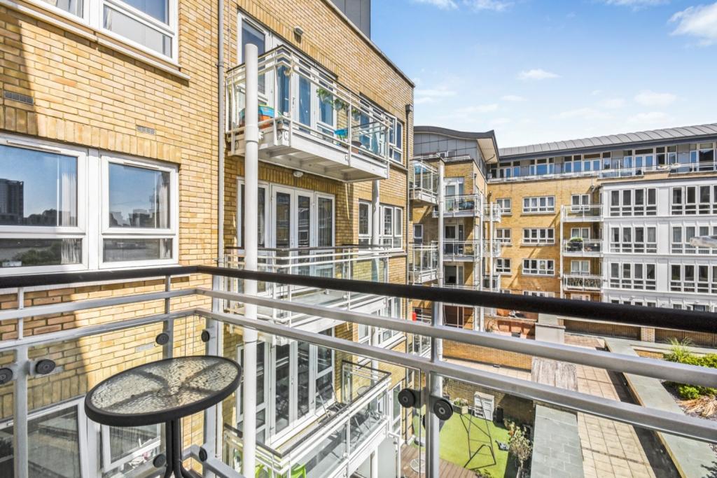 St. Davids Square – 1 Bedroom Apartment for Sale – £375,000 Guide Price – Isle of Dogs