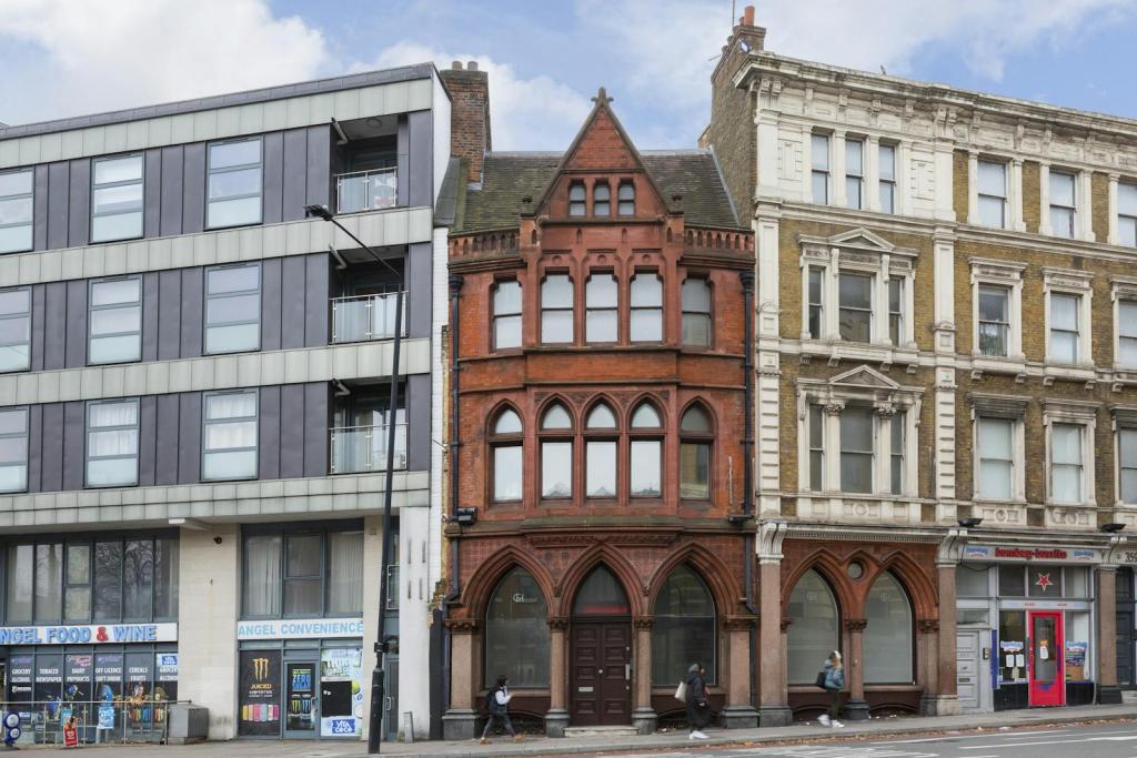 353-355 Goswell Rd–The Gothic Building–Office for Lease–3,117 sq ft –£35.00 per sq ft