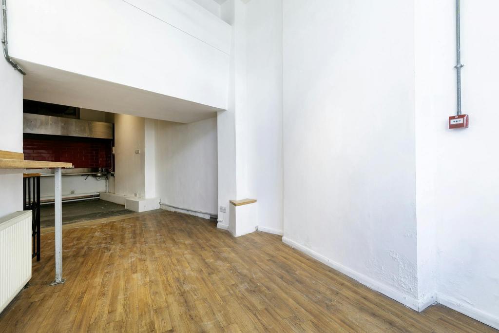 357-363 Goswell Rd–Mixed-Use Retail/Office–3,378 sq ft–£58,500 PA–Islington, London