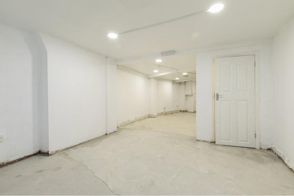 357-363 Goswell Rd–Mixed-Use Retail/Office–3,378 sq ft–£58,500 PA–Islington, London