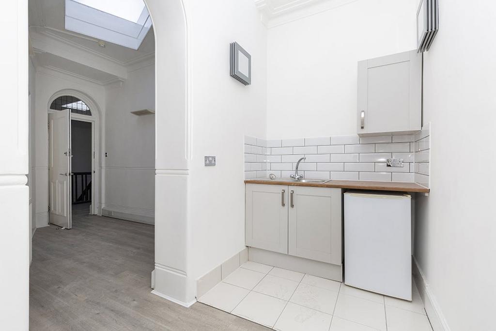 357-363 Goswell Rd–Mixed-Use Retail/Office–3,378 sq ft–£58,500 PA–Islington, London