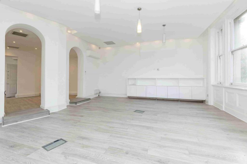 357-363 Goswell Rd–Mixed-Use Retail/Office–3,378 sq ft–£58,500 PA–Islington, London