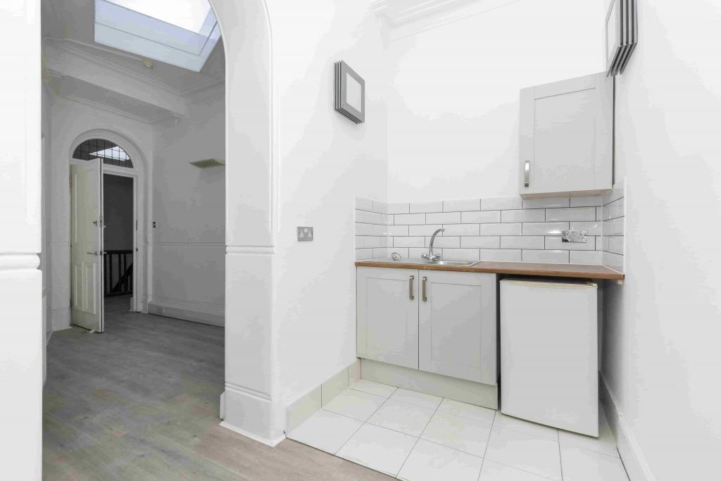 357-363 Goswell Rd–Mixed-Use Retail/Office–3,378 sq ft–£58,500 PA–Islington, London