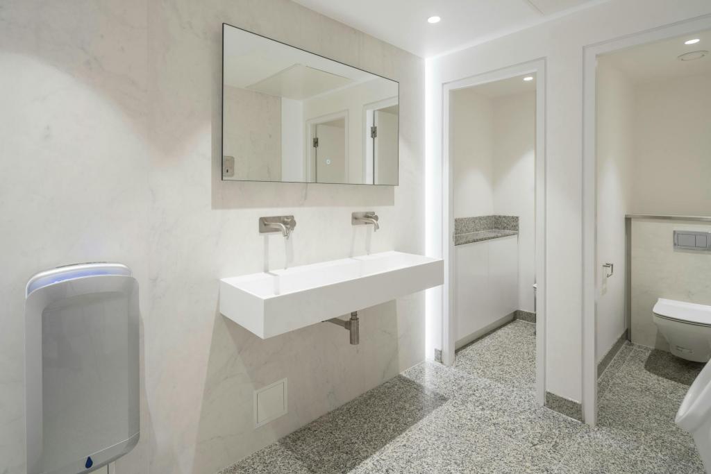 206-212 St John Street - Paramount Building Office Space for Lease or Sale – 6,293 sq ft – London