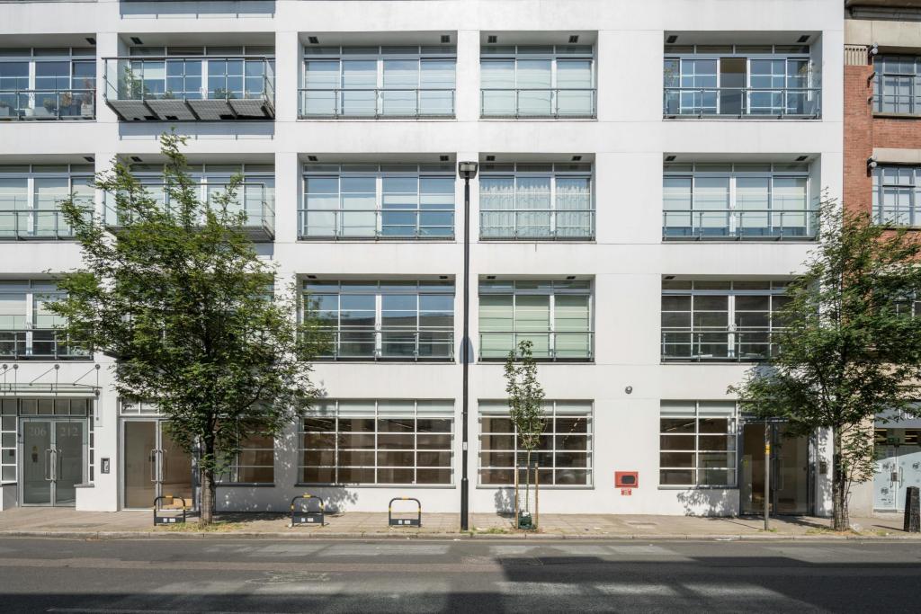 206-212 St John Street - Paramount Building Office Space for Lease or Sale – 6,293 sq ft – London