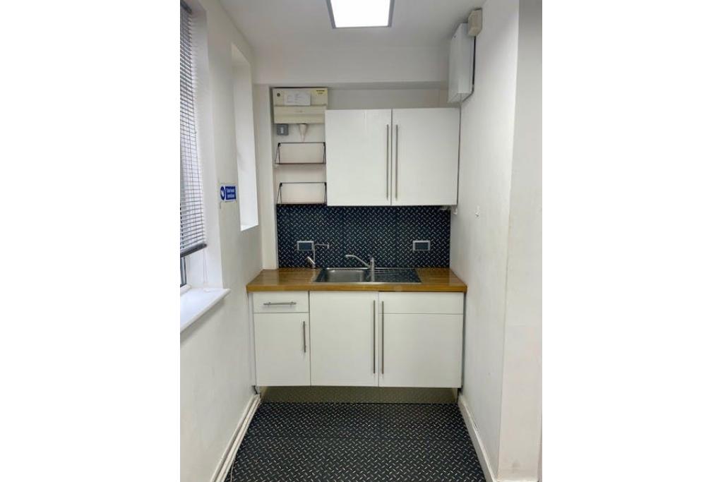 112-114 Goswell Rd – Office Space for Lease – 1,114 sq ft – London EC1V 7DP