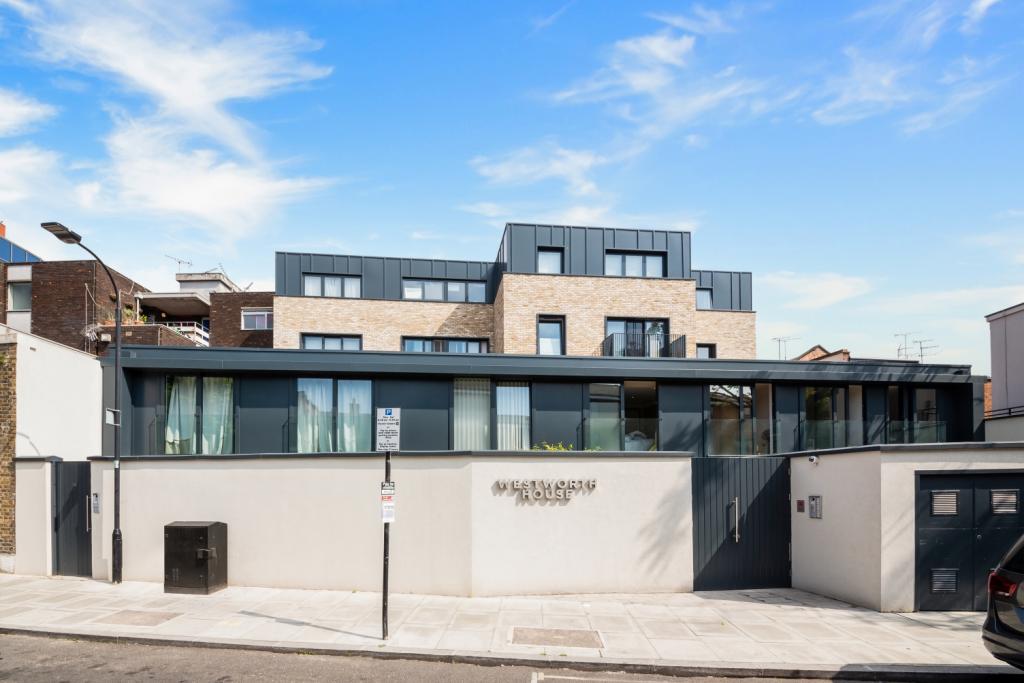 £300,000 Asking Price – Westworth House – Studio Apartment for Sale – Hammersmith