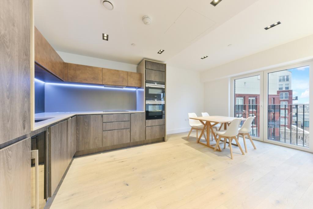 £850,000 Guide Price – Keybridge House – 2 Bedroom Apartment for Sale – Vauxhall