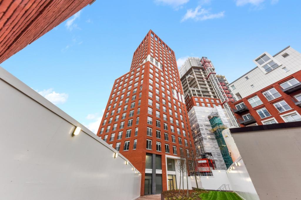 £850,000 Guide Price – Keybridge House – 2 Bedroom Apartment for Sale – Vauxhall