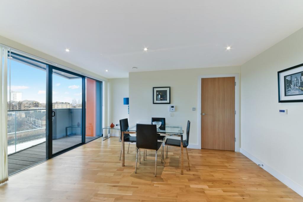 £670,000 Guide Price – Arc House – 2 Bedroom Apartment for Sale – Tower Bridge, London