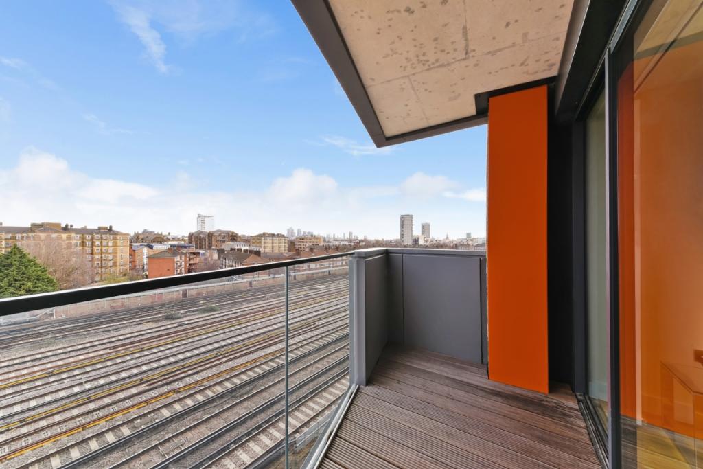 £670,000 Guide Price – Arc House – 2 Bedroom Apartment for Sale – Tower Bridge, London