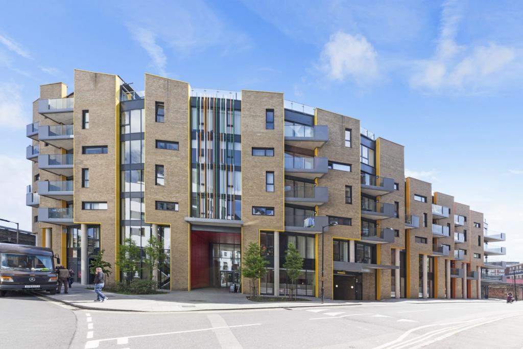 £670,000 Guide Price – Arc House – 2 Bedroom Apartment for Sale – Tower Bridge, London