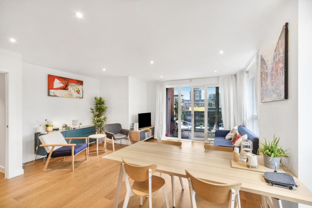 £575,000 Asking Price – Lismore Boulevard, Colindale Gardens – 3 Bedroom Apartment for Sale