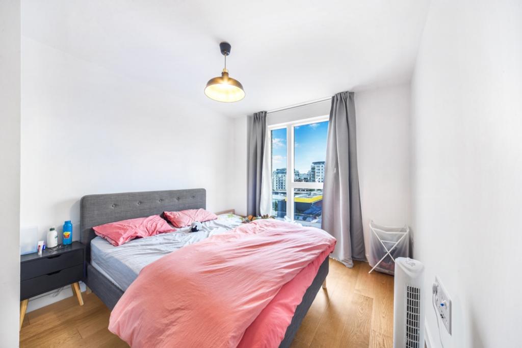 £575,000 Asking Price – Lismore Boulevard, Colindale Gardens – 3 Bedroom Apartment for Sale