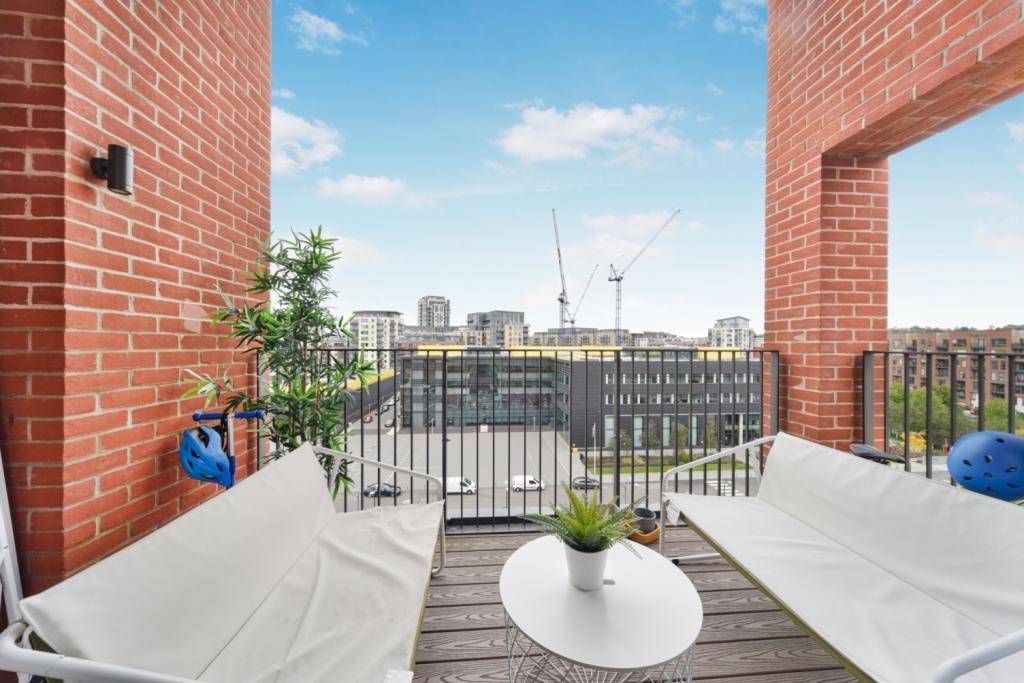 £575,000 Asking Price – Lismore Boulevard, Colindale Gardens – 3 Bedroom Apartment for Sale