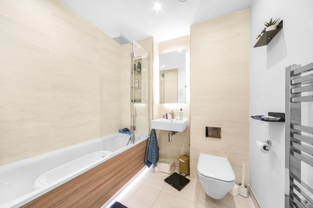 £575,000 Asking Price – Lismore Boulevard, Colindale Gardens – 3 Bedroom Apartment for Sale