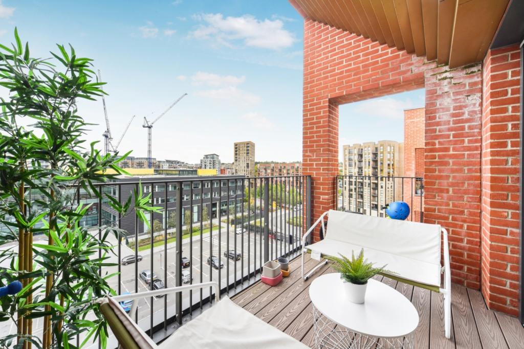 £575,000 Asking Price – Lismore Boulevard, Colindale Gardens – 3 Bedroom Apartment for Sale