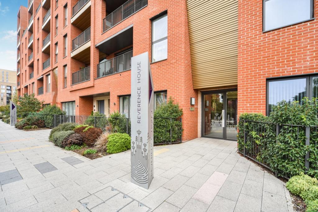 £575,000 Asking Price – Lismore Boulevard, Colindale Gardens – 3 Bedroom Apartment for Sale