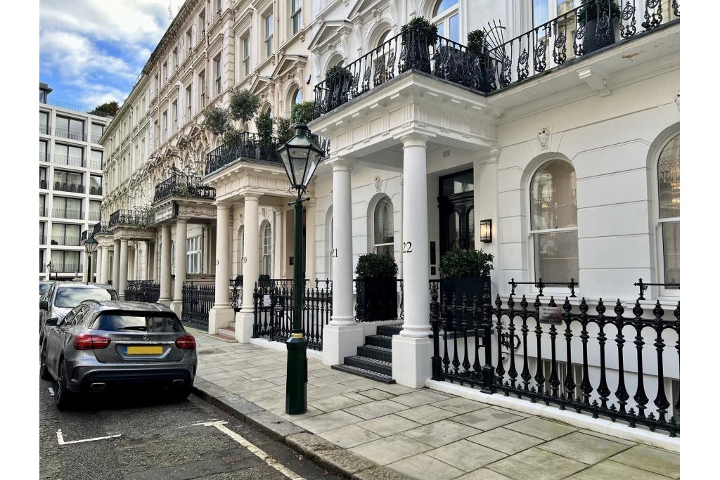 3 bedroom flat to rent on Prince Of Wales Terrace, London