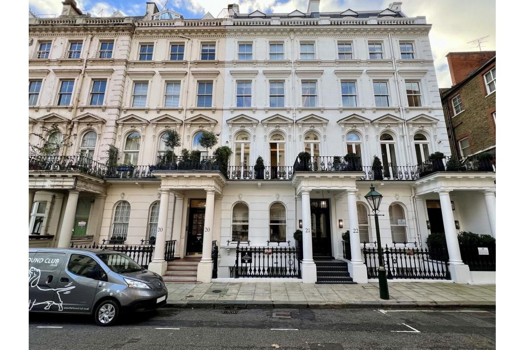 3 bedroom flat to rent on Prince Of Wales Terrace, London