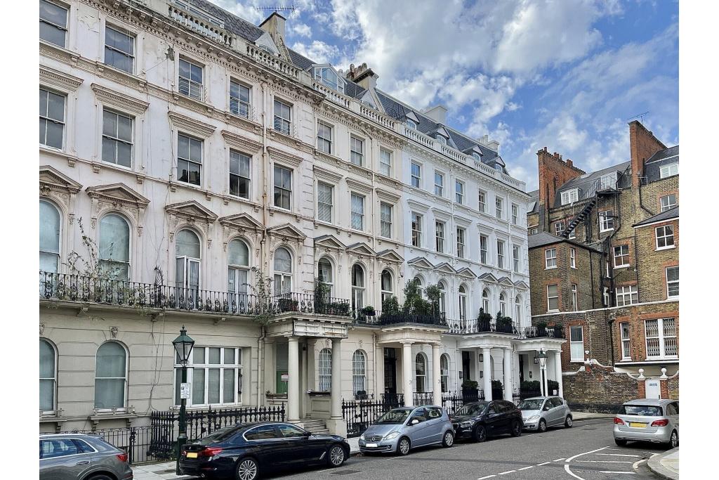 2 bedroom flat to rent on Prince of Wales Terrace, London