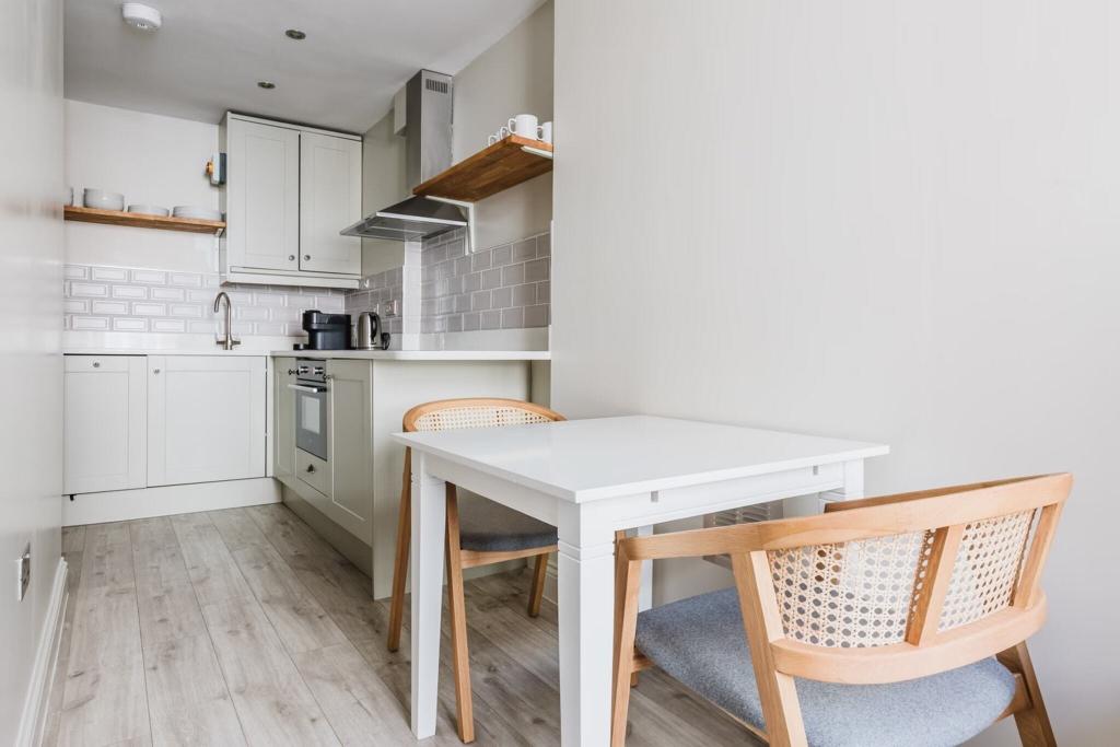 1 bedroom flat to rent on Westbourne Grove Terrace, London