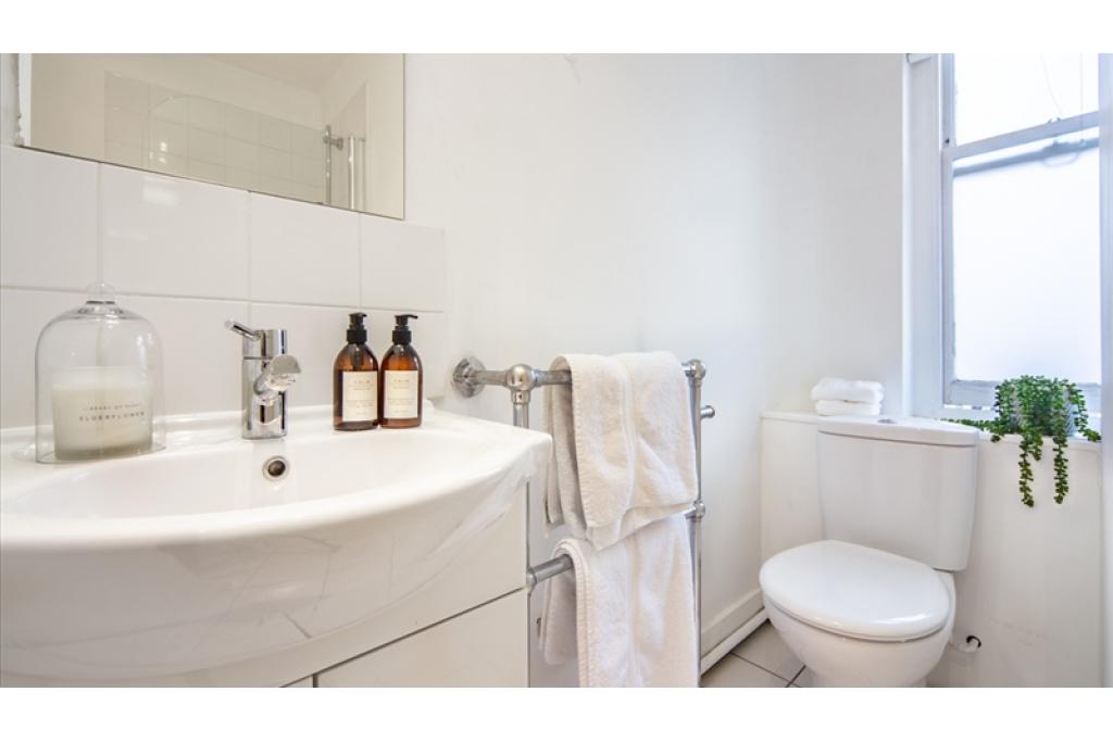 4th floor - Studio  Apartments - Hill Street, London  266sq ft - 1 bathroom