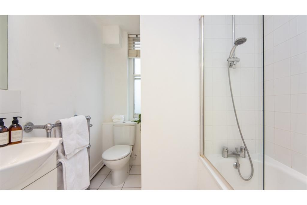 4th floor - Studio  Apartments - Hill Street, London  266sq ft - 1 bathroom