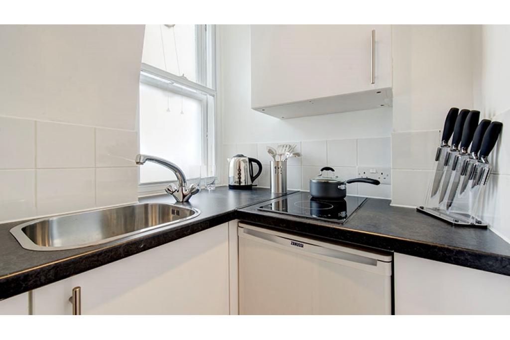 8th floor - Studio Apartments - 321sq ft - Hill Street, London