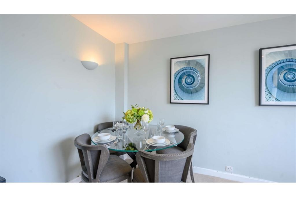 7th floor - 2 bedrooms - 728sq ft - 39 Hill Street, Mayfair London W1J 5NA