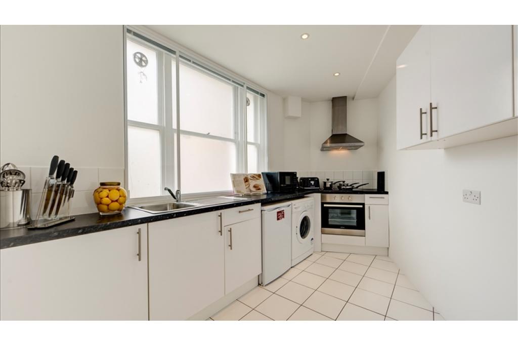 Ground floor - 2 bedrooms - 792sq ft - 39 Hill Street, Mayfair London W1J 5NA