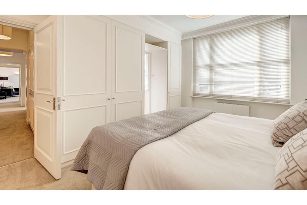 1st floor - 2 bedrooms - 732sq ft - 2 bathrooms - 39 Hill Street, Mayfair London W1J 5NA