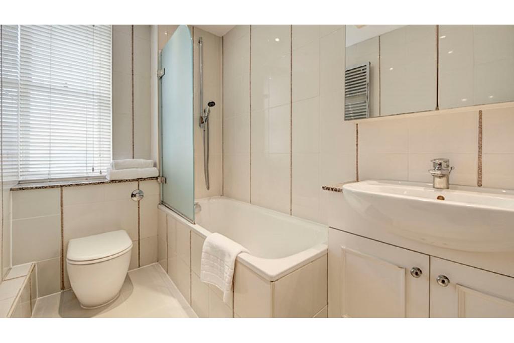 1st floor - 2 bedrooms - 732sq ft - 2 bathrooms - 39 Hill Street, Mayfair London W1J 5NA