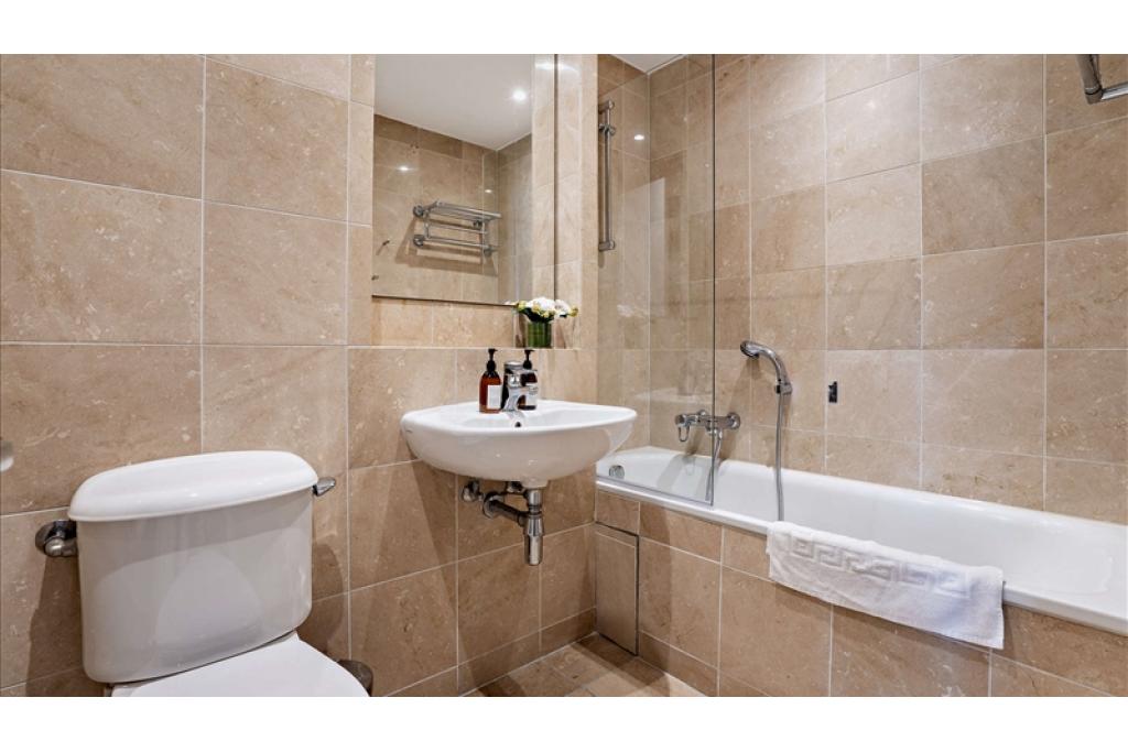 4th floor - 2 bedrooms - 947sq ft - 2 bathrooms - 39 Westferry Circus, Canary Wharf London E14 8RW